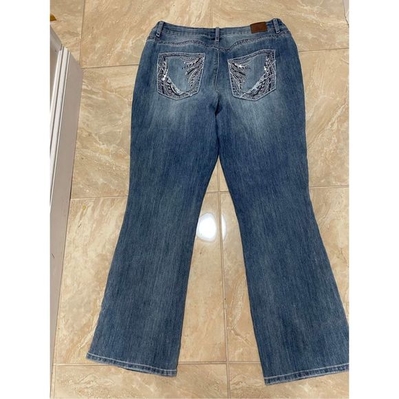 Maurices Womens Bootcut Jeans With sequined Pockets Size 16W Regular new - Picture 3 of 6
